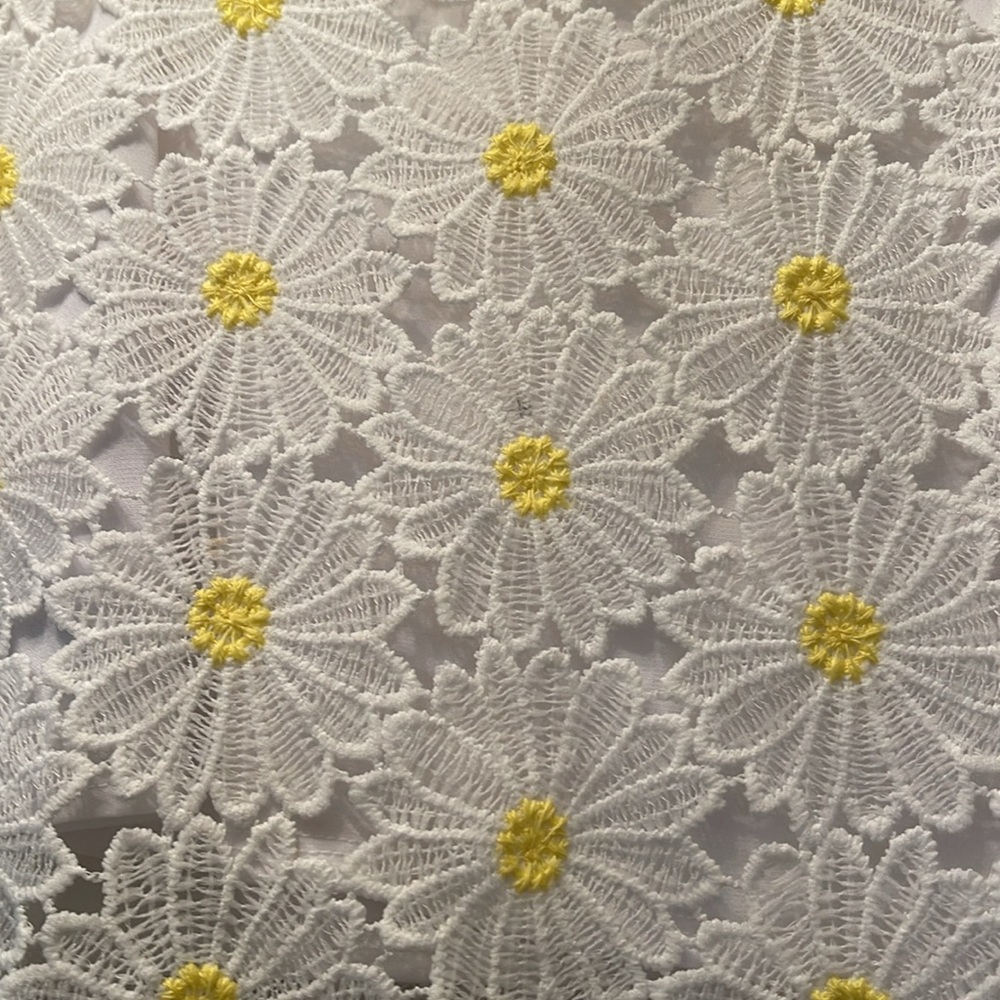 BCBGeneration Daisy Lace Crop - Picture 3 of 6